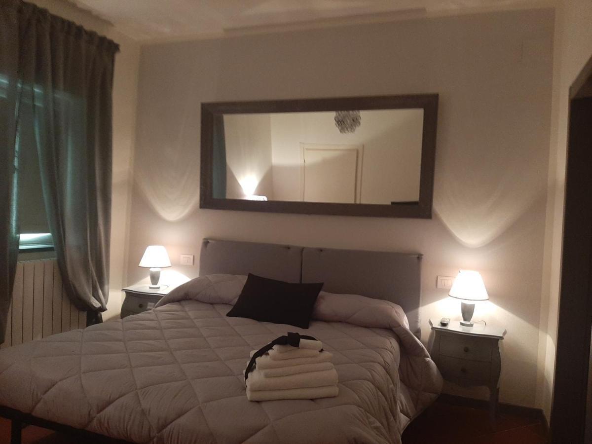 B&B Principe Calaf 3 ลุคคา ภายนอก รูปภาพ