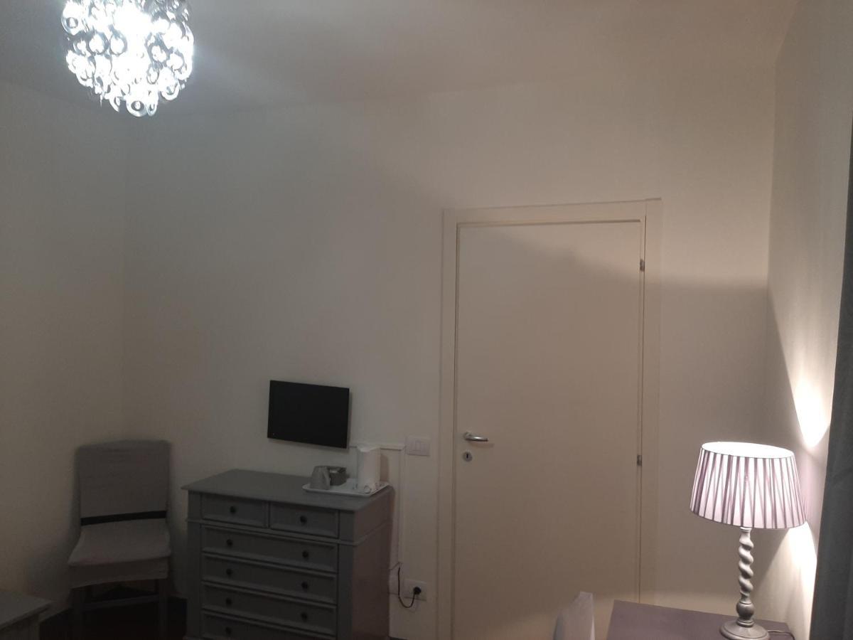 B&B Principe Calaf 3 ลุคคา ภายนอก รูปภาพ